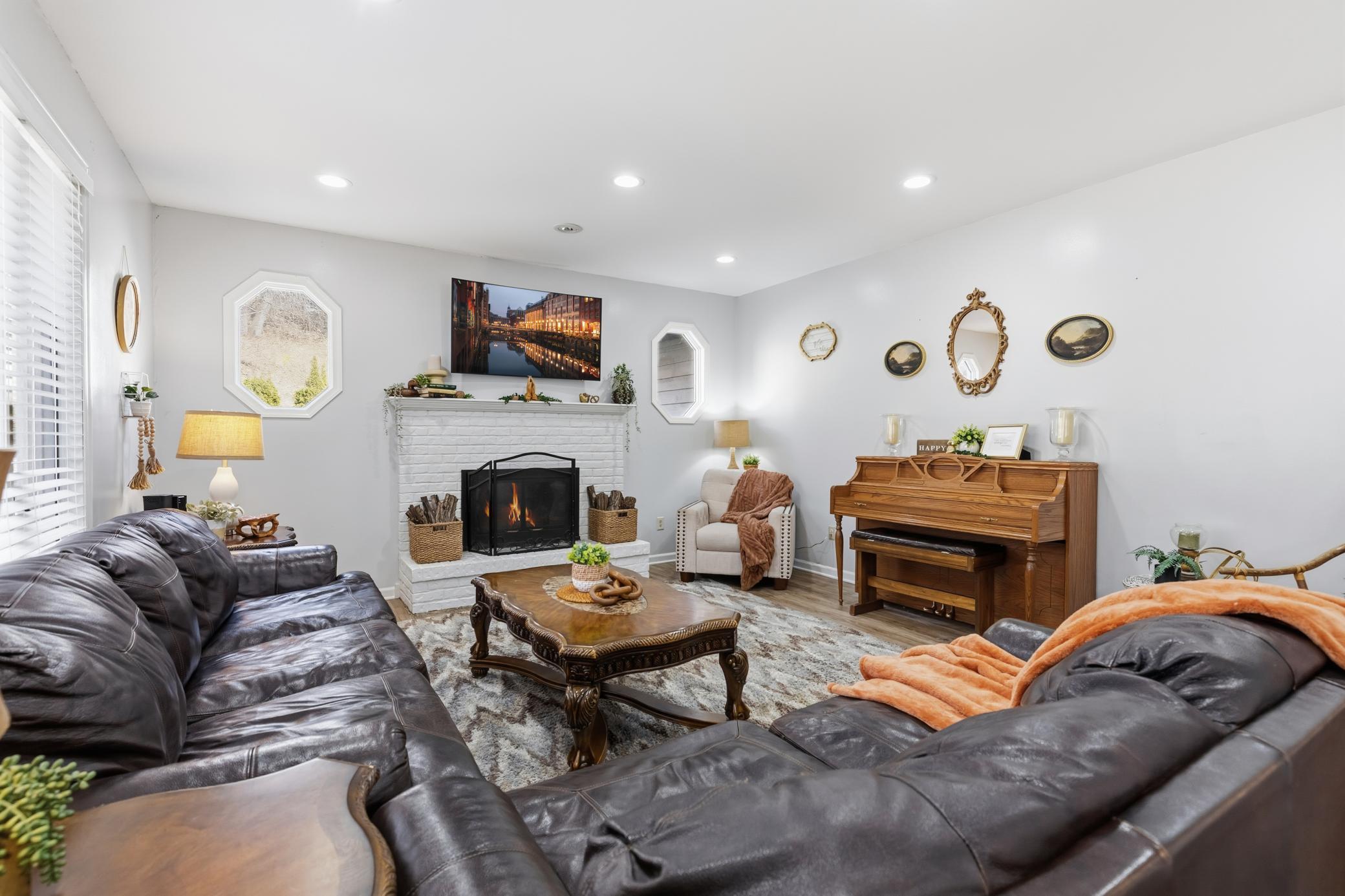 This room is so big it can support a piano and STILL be ginormous!
