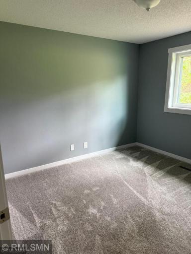 18975 Flora Street NW, Oak Grove, MN 55011