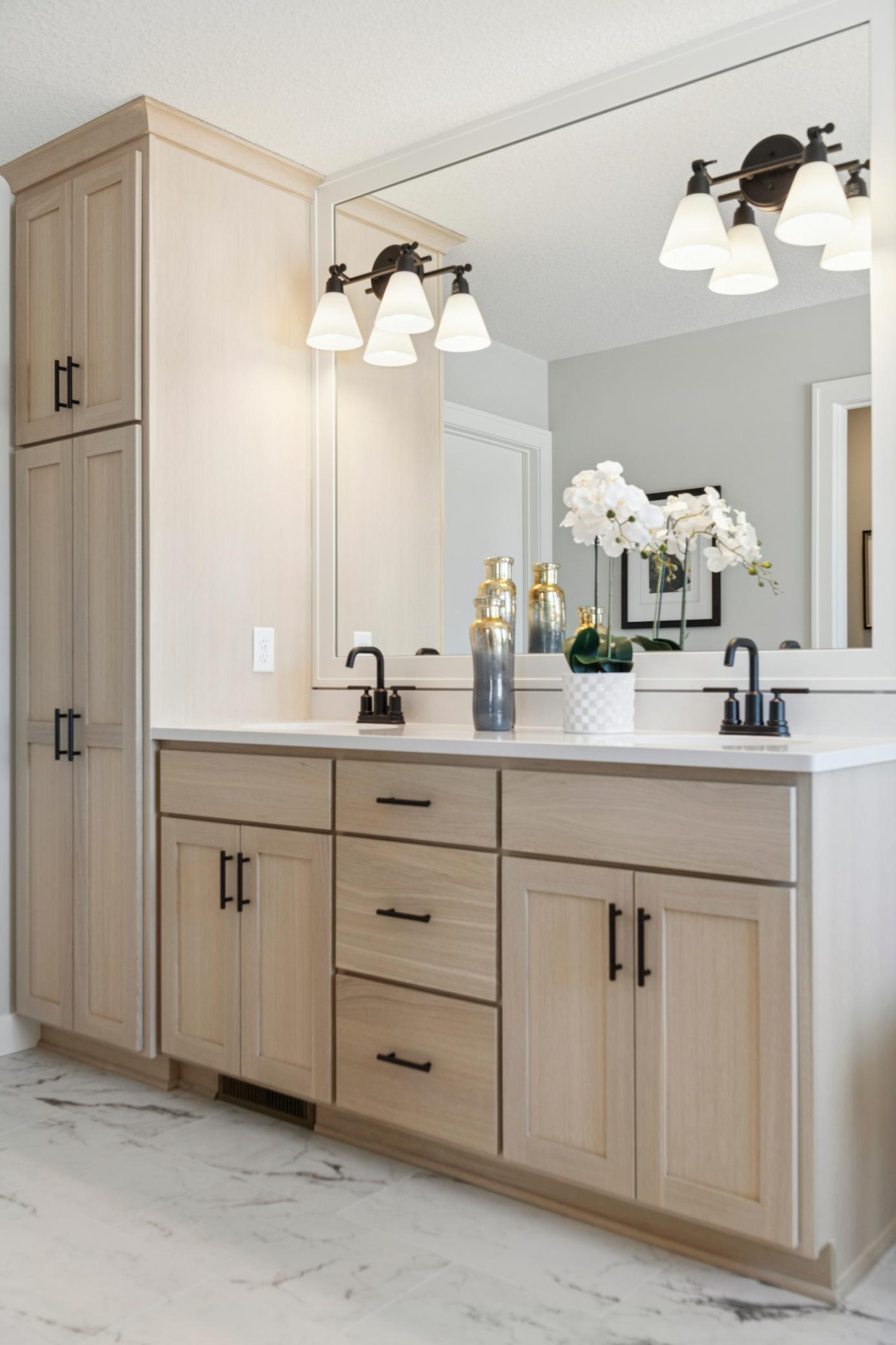 Owner's Bathroom *Photos are of like home and may not depict actual home plan. Configurations, features, materials and finishes may contain options that are not included in the price.