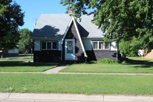 222 Washington Avenue, Hatton, ND 58240