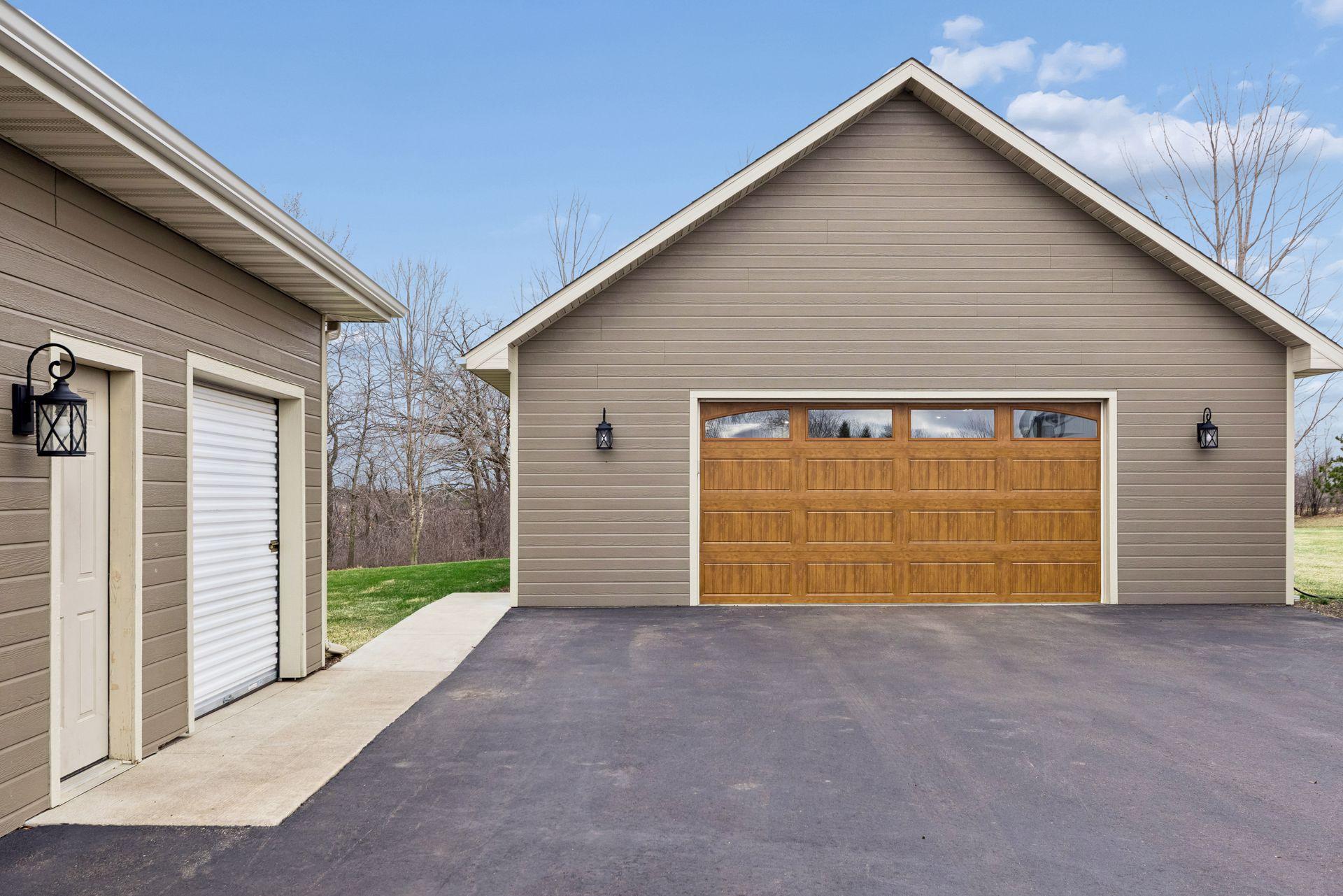 Huge fully finished 38x40 bonus garage!