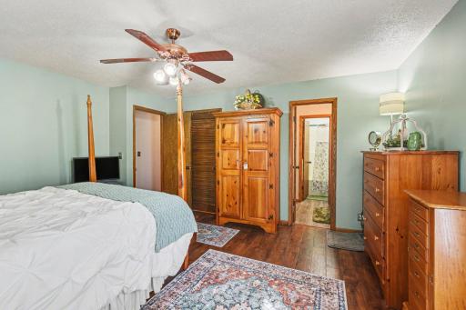 Gorgeous primary bedroom! Walk in closet & private bath.