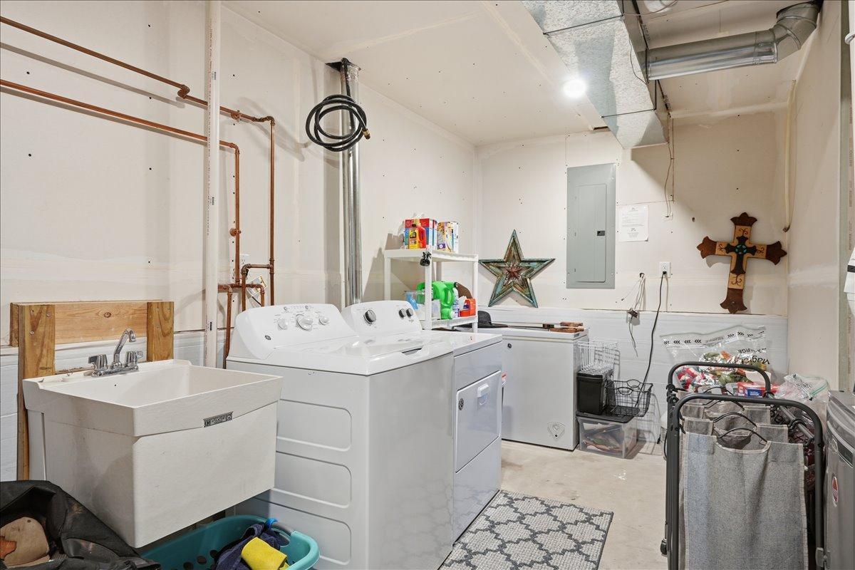 23-Laundry Room.jpg