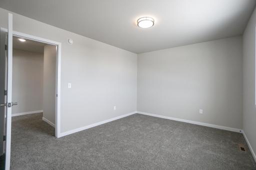 8068 Goldfinch Drive, Horace, ND 58047