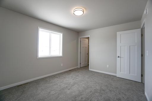8068 Goldfinch Drive, Horace, ND 58047