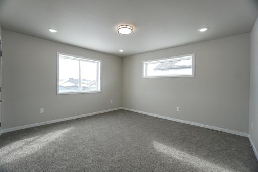 8068 Goldfinch Drive, Horace, ND 58047
