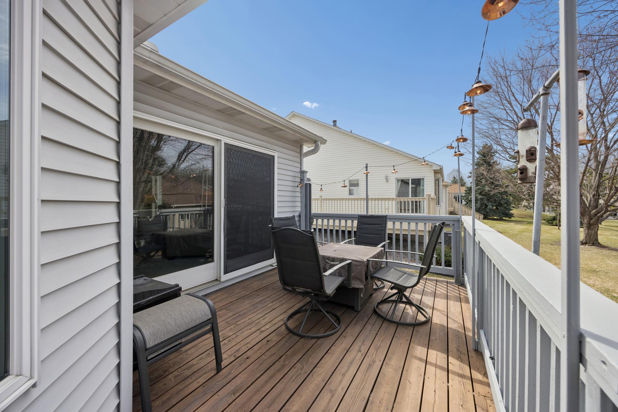 A privacy screen can be closed if desired