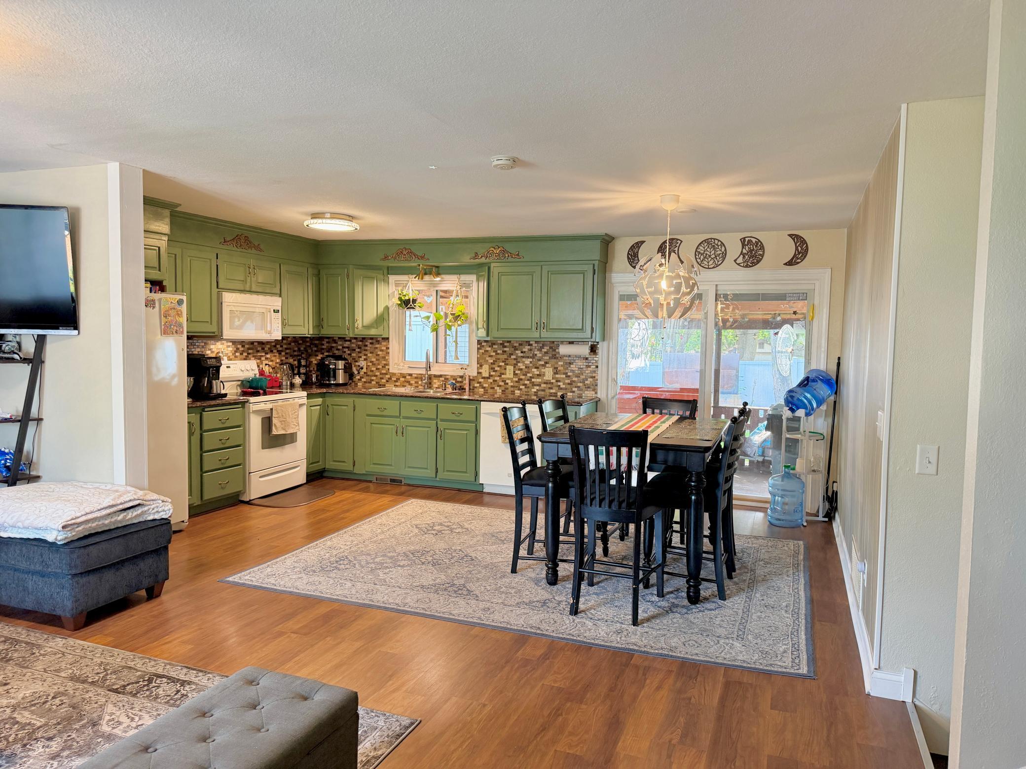 kitchen/dining
