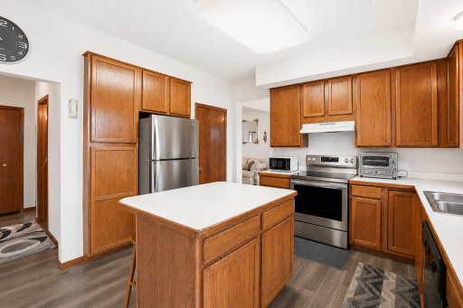 953 Lake Ridge Bay, Woodbury, MN 55129