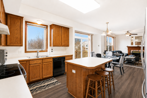 953 Lake Ridge Bay, Woodbury, MN 55129