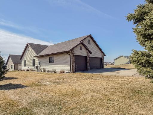 2953 9th Avenue SE, Willmar, MN 56201