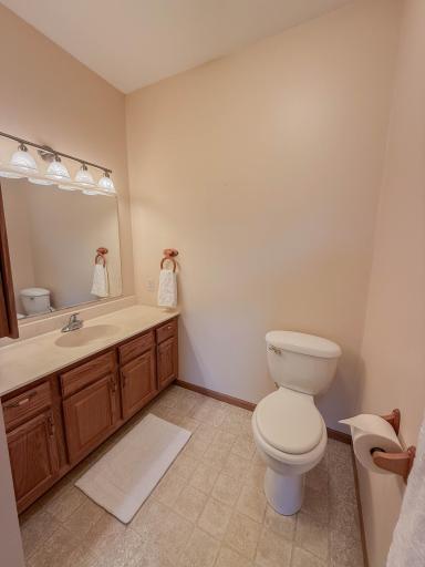 2953 9th Avenue SE, Willmar, MN 56201