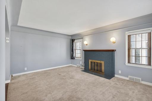 930 Hawthorne Avenue E, Saint Paul, MN 55106