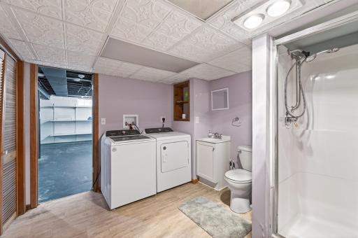 930 Hawthorne Avenue E, Saint Paul, MN 55106