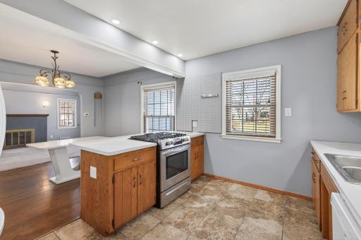 930 Hawthorne Avenue E, Saint Paul, MN 55106