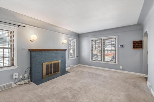 930 Hawthorne Avenue E, Saint Paul, MN 55106