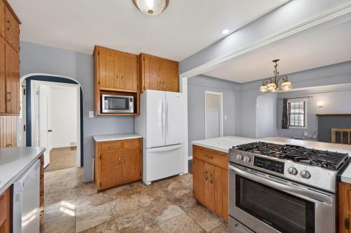 930 Hawthorne Avenue E, Saint Paul, MN 55106