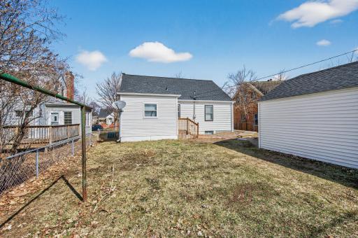 930 Hawthorne Avenue E, Saint Paul, MN 55106