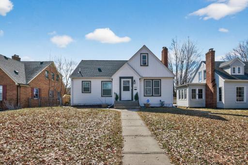 930 Hawthorne Avenue E, Saint Paul, MN 55106