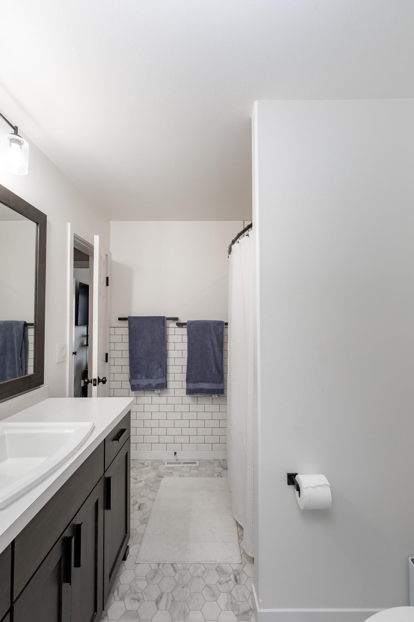 Primary Bath - Full - Hollywood