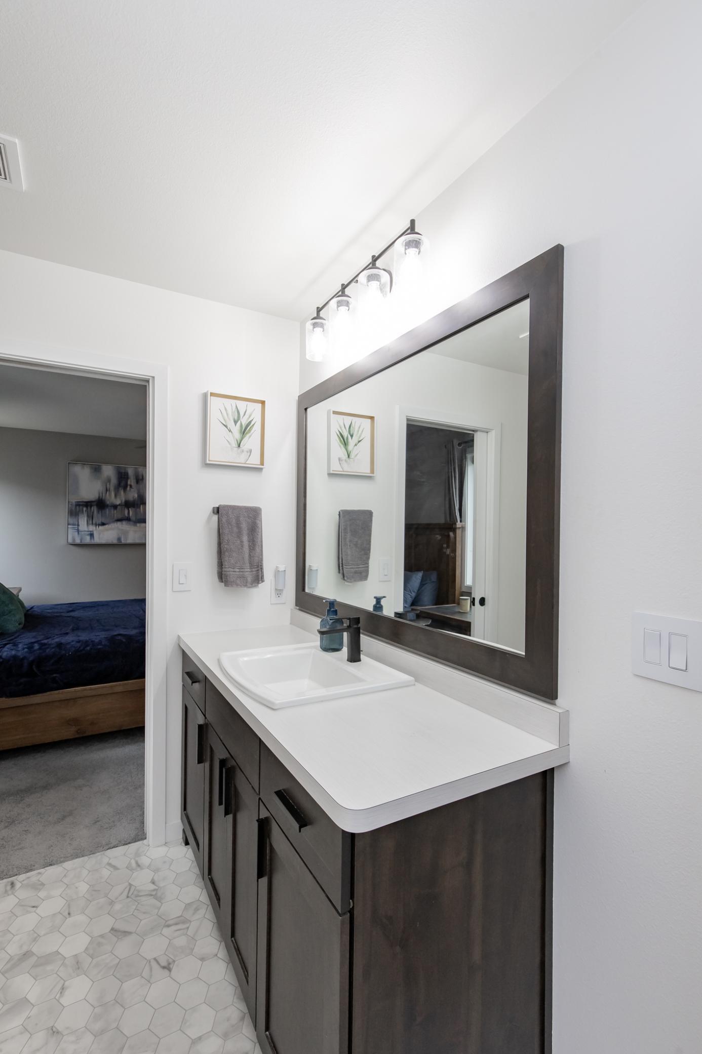 Primary Bath - Full - Hollywood