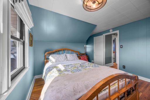 This bedroom fits a queen size bed