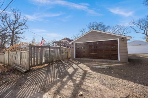 20 x 30 ft garage w/workshop