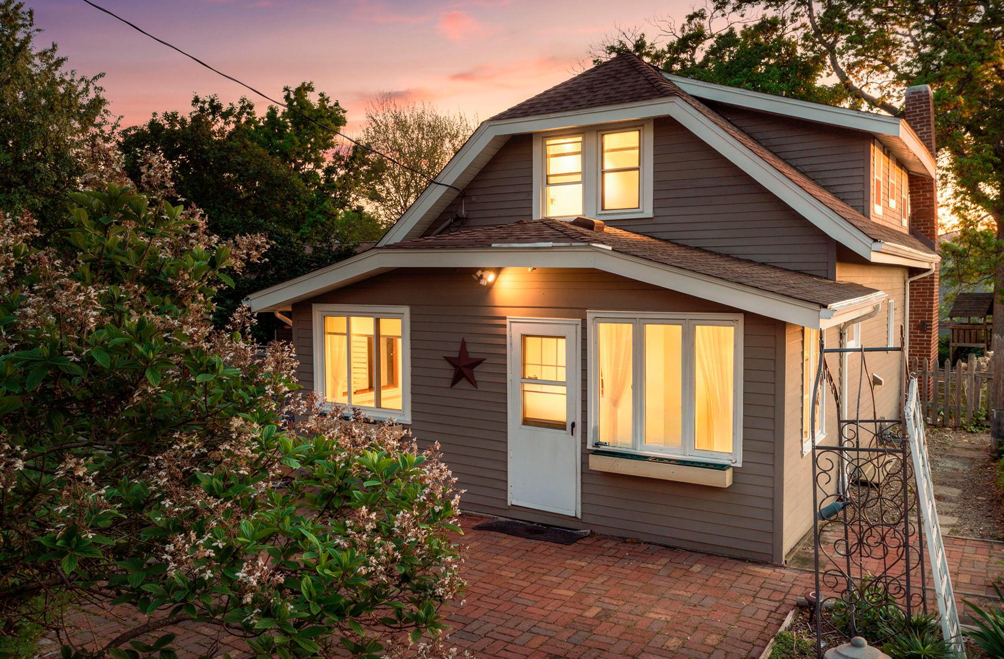 Twilight at 5441 Ridgeway Street