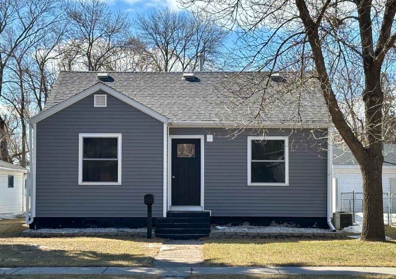 105 Arnold Ave N Front+++.jpeg