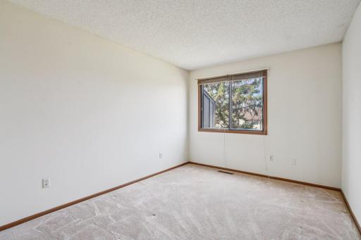 23-web-or-mls-90th Ave N-S0104-023.jpg