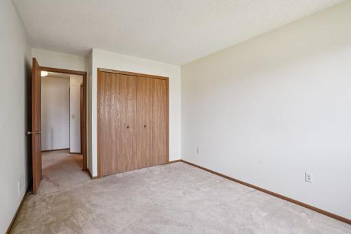 24-web-or-mls-90th Ave N-S0104-024.jpg