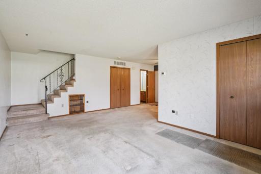 7-web-or-mls-90th Ave N-S0104-007.jpg