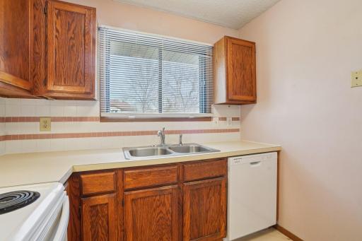 16-web-or-mls-90th Ave N-S0104-016.jpg