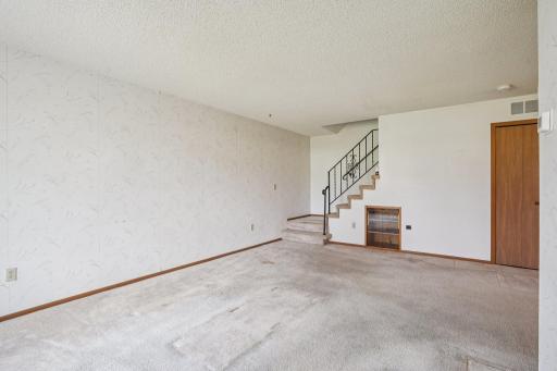 8-web-or-mls-90th Ave N-S0104-008.jpg