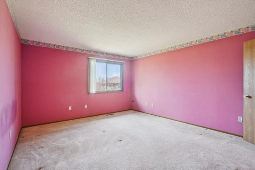 18-web-or-mls-90th Ave N-S0104-018.jpg