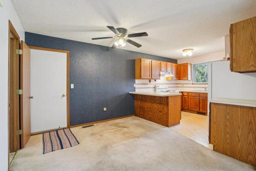 10-web-or-mls-90th Ave N-S0104-010.jpg