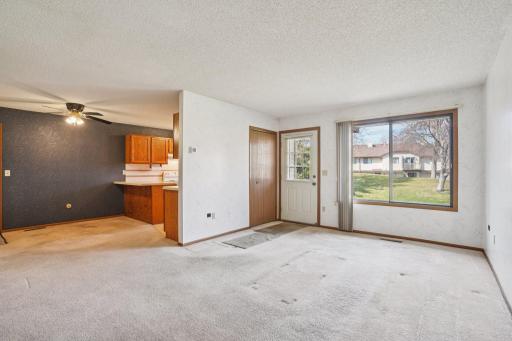 6-web-or-mls-90th Ave N-S0104-006.jpg