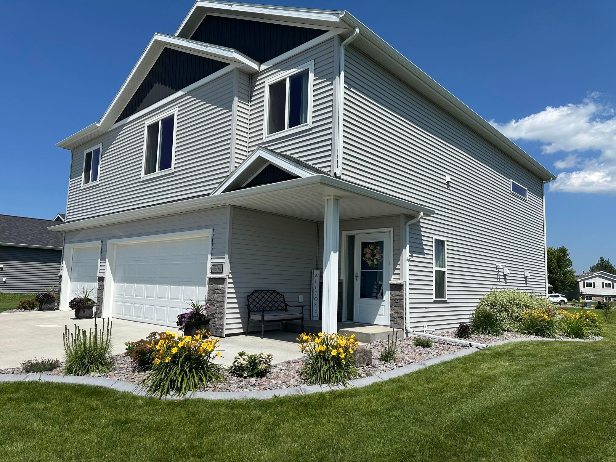 1206 Front Landscaping