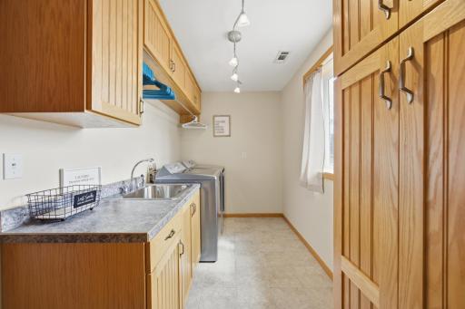 1122 5th Avenue W, West Fargo, ND 58078