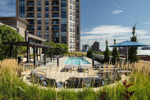 The Carlyle Amenity Deck - Gas Fire pit for gathering with friends