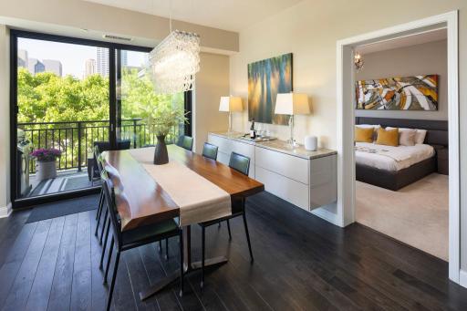 Carlyle 607 - Dining Area