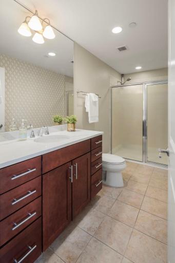 Carlyle 607 - Second hall bath with new vanity top