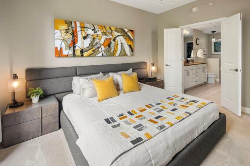 Carlyle 607 - Primary bedroom opens to full bath