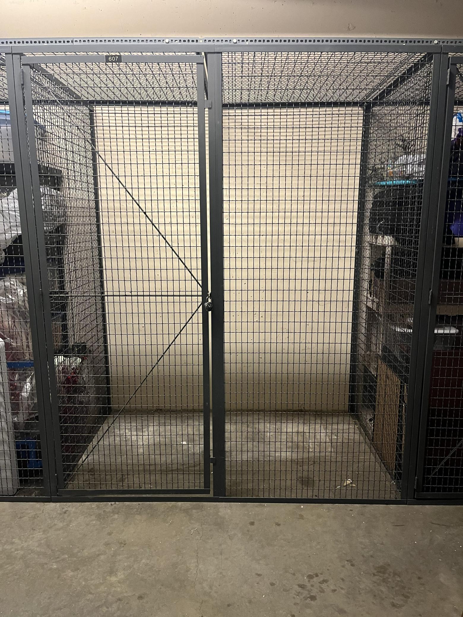 Carlyle 607 Storage Locker - 4' x5.5' x7'