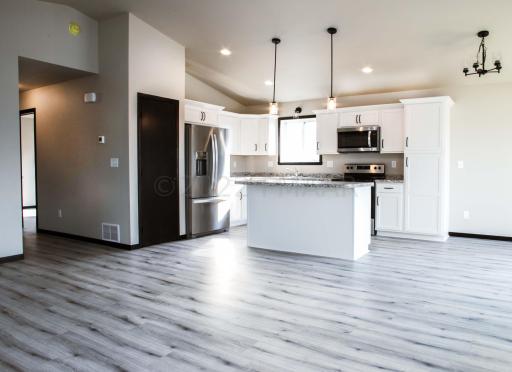 6720 Thomas Street, Horace, ND 58047