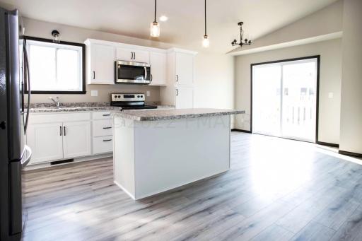 6720 Thomas Street, Horace, ND 58047