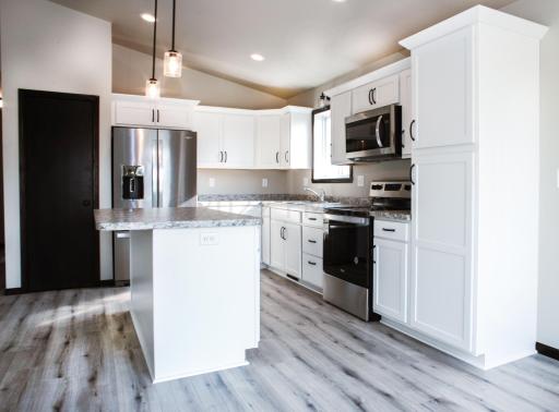 6720 Thomas Street, Horace, ND 58047