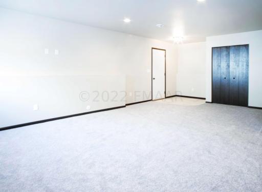 6720 Thomas Street, Horace, ND 58047