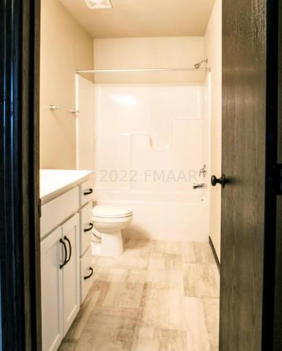 6720 Thomas Street, Horace, ND 58047