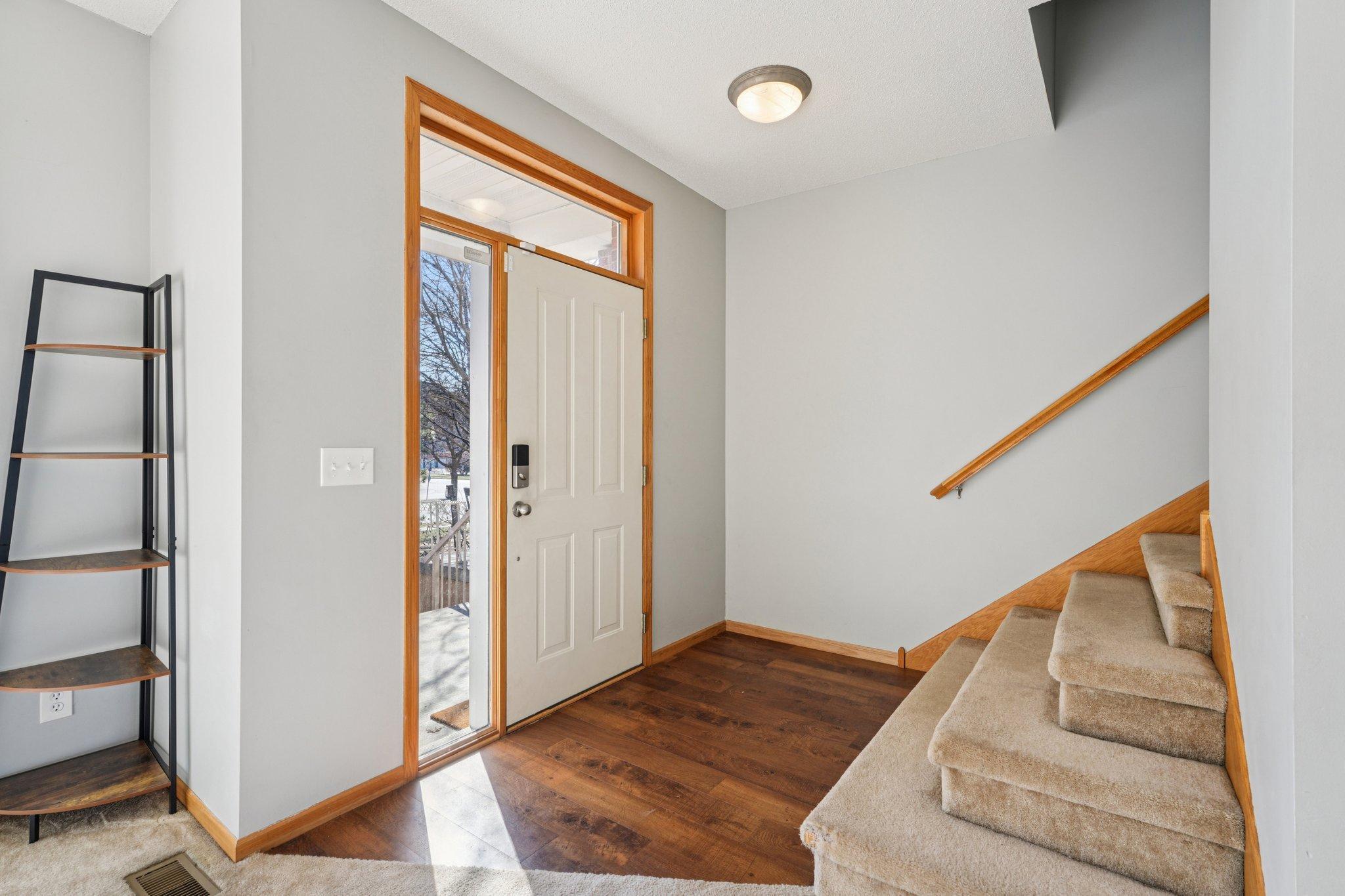 9-web-or-mls-Zane Ave N-S1104-009.jpg